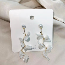 Load image into Gallery viewer, Long Dangle Earrings for Women 2021 Fashion Full Crystal Simulated Pearl Tassel Drop Earring Vintage Gold Brincos Jewelry 2022