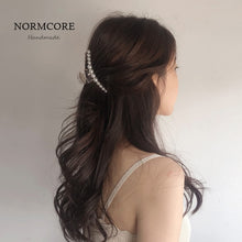 Load image into Gallery viewer, 4 PCS Large Pearl Hair Claw Clips for Women Girls, Hair Barrette Clamps for Thick Thin Hair 2022
