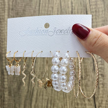 Load image into Gallery viewer, Gold Butterfly Hoop Earrings Set Vintage Jewelry Fashion Pearl Earrings for Women Girls Brincos 2022 Trendy Jewelry 2022
